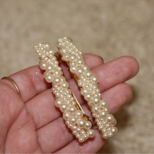 White pearl and gold hair clip